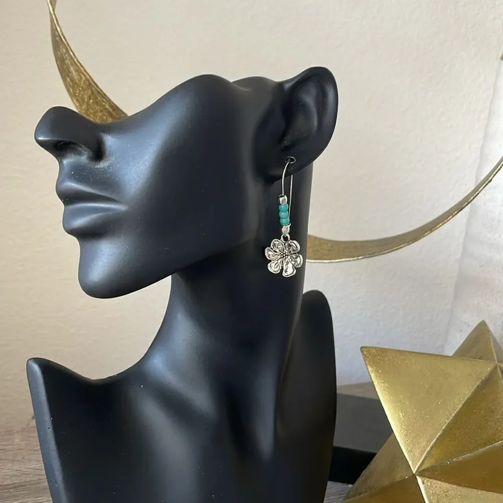 Silver and Turquoise Flower Earrings N1044